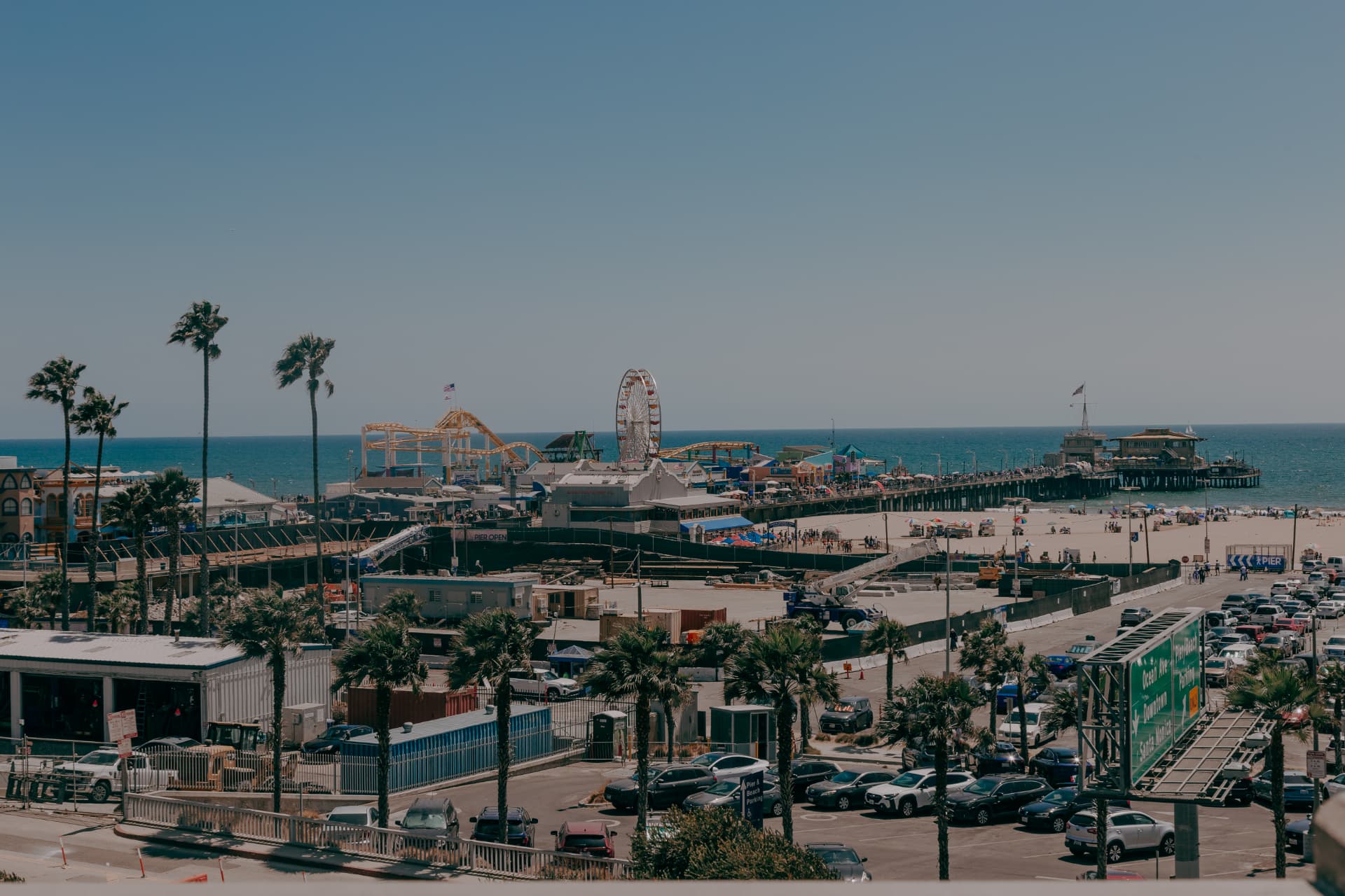 Santa Monica Pier e praia na Califórnia
