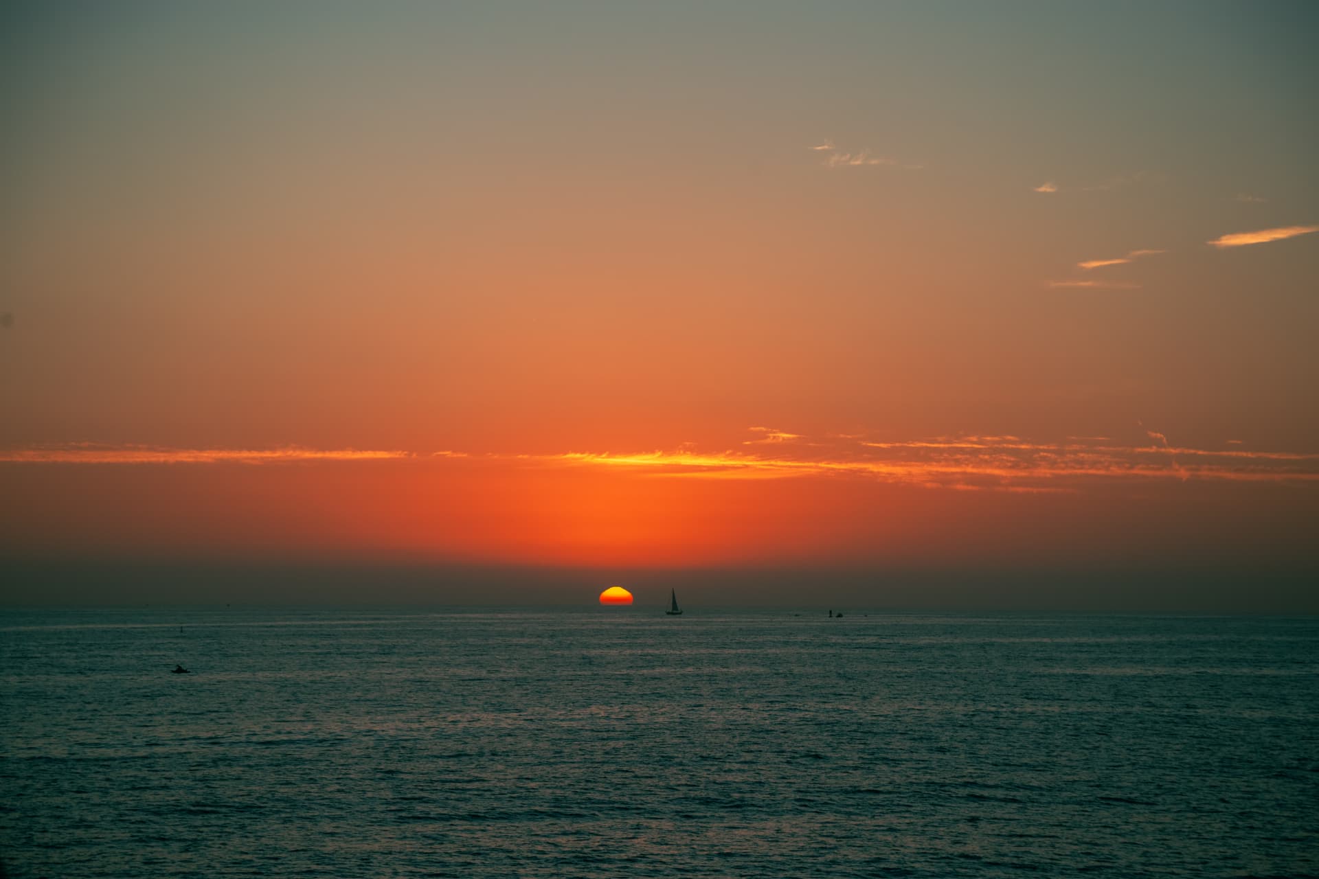 Pôr do sol no oceano Pacífico